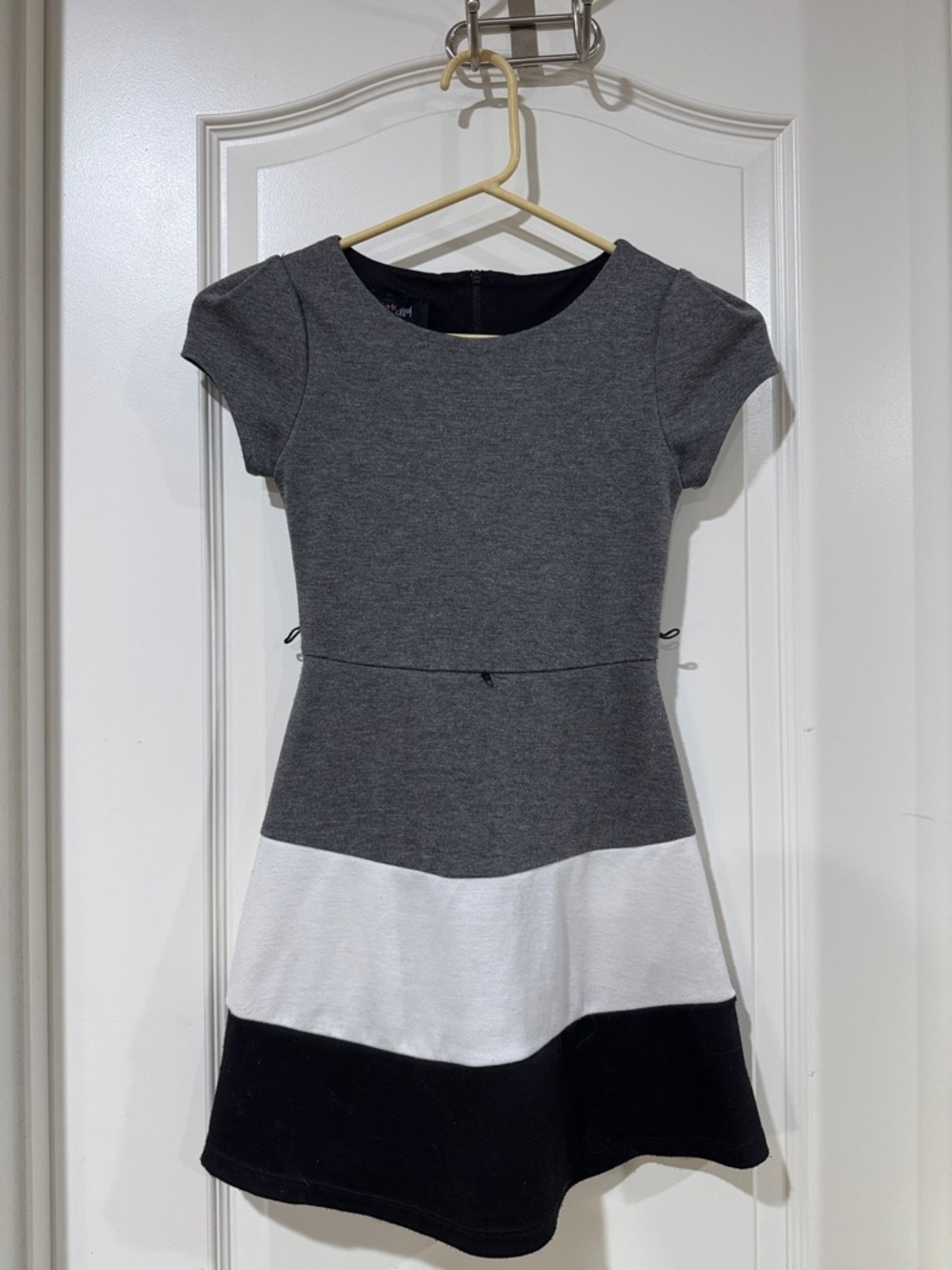Girls' Gray, White & Black Colorblock Casual Dress